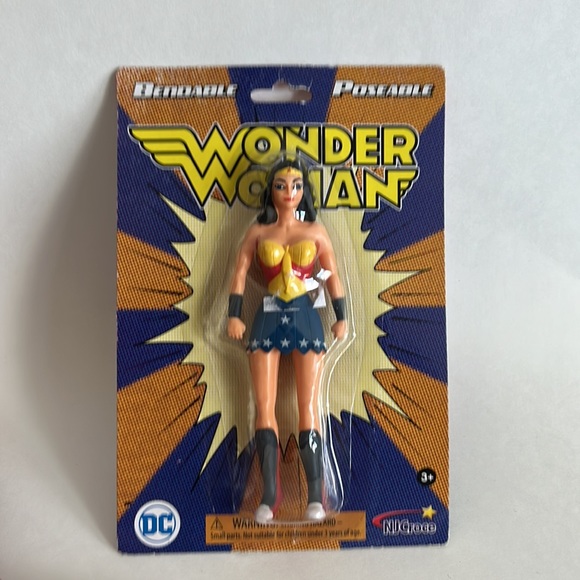 Wonder Woman Figure - Picture 2 of 8